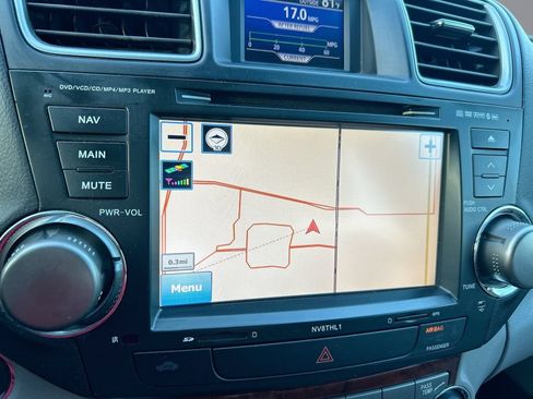 Used 2012 Toyota Highlander Limited FWD image 25