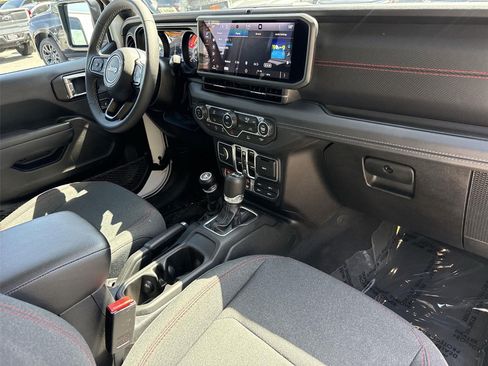 Used 2025 Jeep Wrangler Unlimited Rubicon AWD/4WD image 26