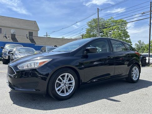 Used 2018 Ford Focus SE FWD image 1