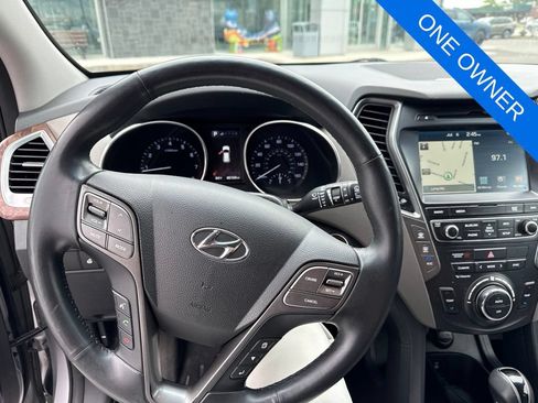 Used 2017 Hyundai Santa Fe AWD image 2