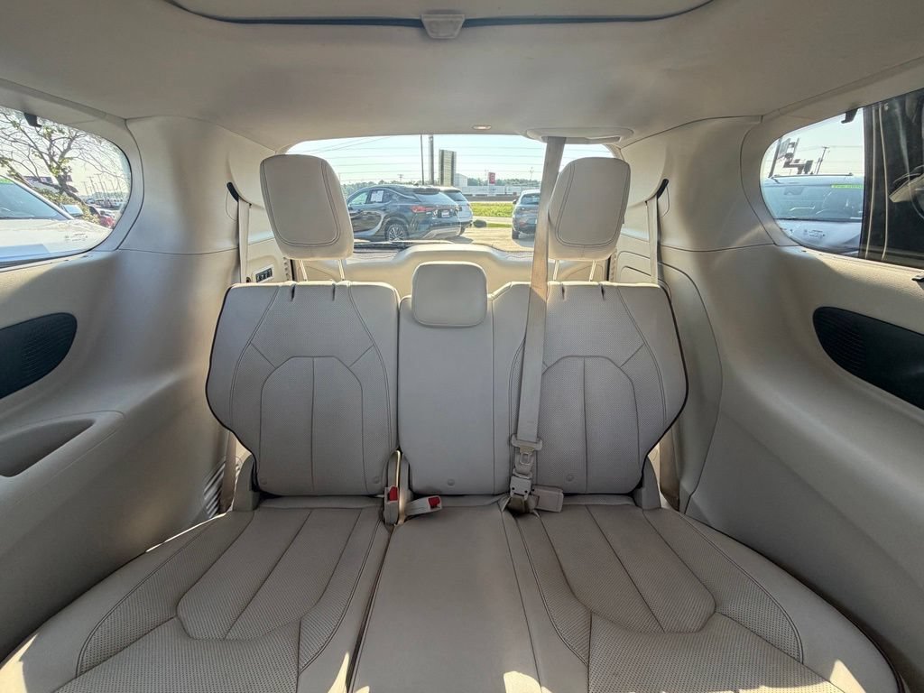 Used 2020 Chrysler Pacifica Limited FWD image 31
