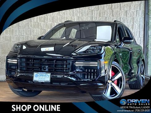 Used 2024 Porsche Cayenne Turbo AWD/4WD image 1