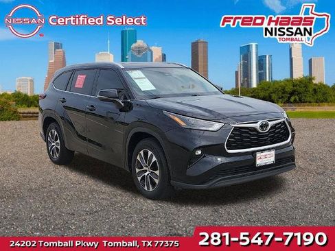 Used 2024 Toyota Highlander XLE FWD image 1