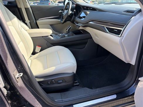 Used 2022 Cadillac XT4 Luxury w/ Driver Awareness Package image 13