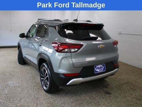 Used 2025 Chevrolet TrailBlazer LT w/ LT Cold Weather Package AWD/4WD image 3