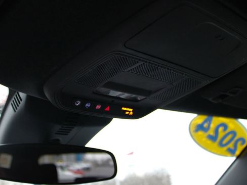 Used 2024 Chevrolet Traverse LT w/ Midnight/Sport Edition image 32