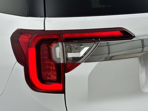 Used 2021 GMC Acadia SLE w/ Driver Convenience Package FWD image 12