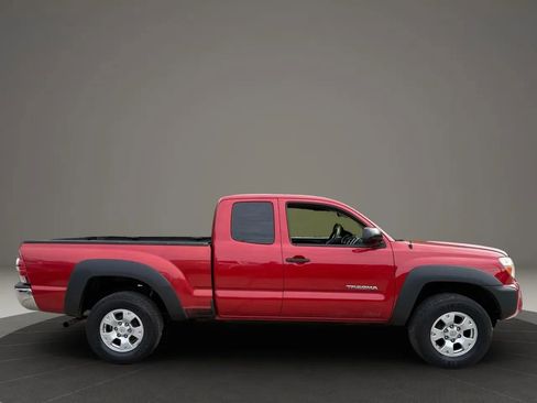 Used 2013 Toyota Tacoma PreRunner image 8