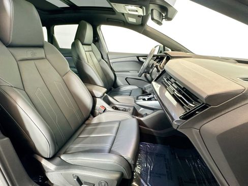 Used 2025 Audi Q4 e-tron Prestige w/ Sport Package image 27