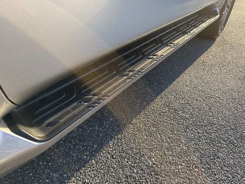 Used 2023 Nissan Armada SL w/ Captain's Chairs Package image 13