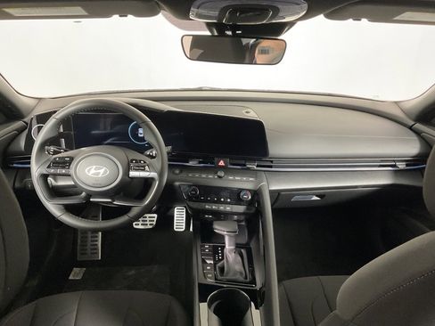 New 2025 Hyundai Elantra SEL image 18