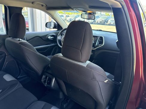 Used 2014 Jeep Cherokee Sport FWD image 29
