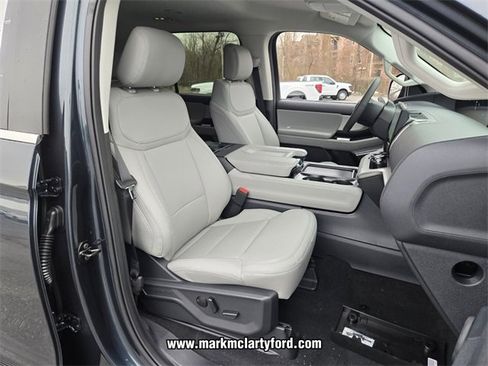 New 2026 Ford Expedition Active image 13