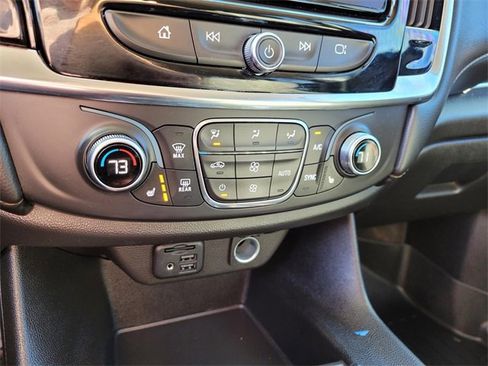 Used 2021 Chevrolet Traverse RS image 27