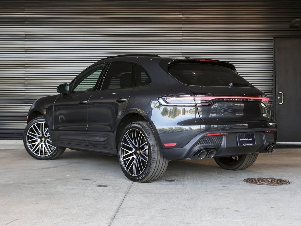 Certified 2026 Porsche Macan AWD/4WD image 3