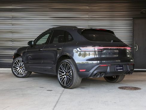 Certified 2026 Porsche Macan AWD/4WD image 3