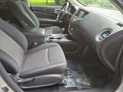 Used 2018 Nissan Pathfinder SV AWD/4WD image 12