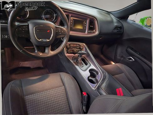 Used 2017 Dodge Challenger SXT RWD image 9