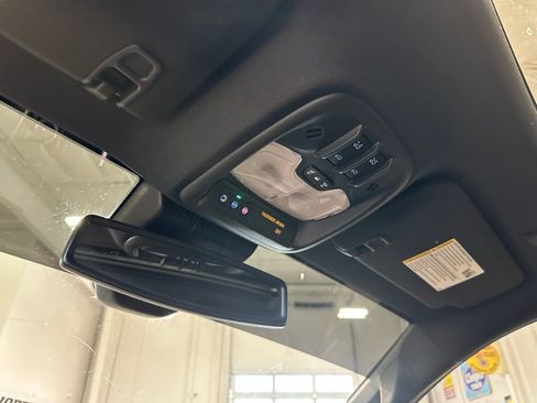 Used 2024 Chevrolet Colorado ZR2 w/ Technology Package AWD/4WD image 30