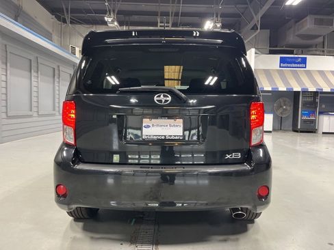 Used 2011 Scion xB FWD image 7