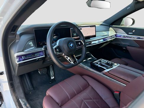 Used 2025 BMW i7 xDrive60 image 26