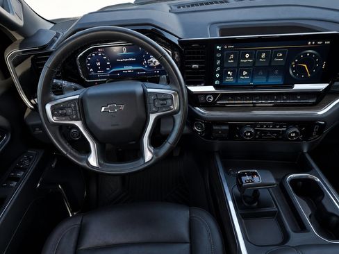 Used 2024 Chevrolet Silverado 1500 LT Trail Boss w/ LT Trail Boss Premium Package AWD/4WD image 36