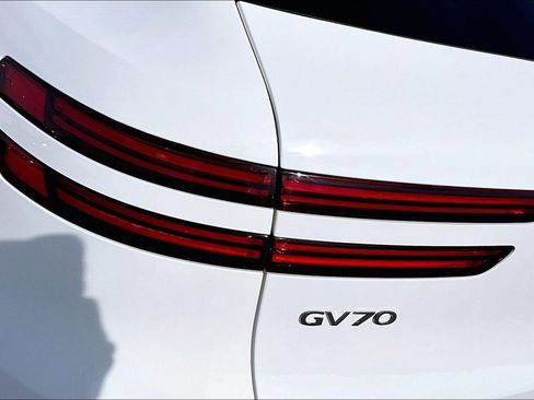 Used 2023 Genesis GV70 2.5T Sport Prestige w/ Sport Prestige Package image 31