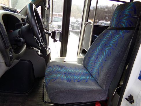 Used 2001 Chevrolet Express 3500 image 17