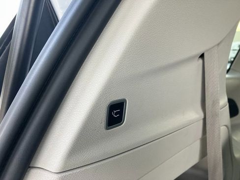 Used 2024 Chrysler Pacifica Touring-L image 24