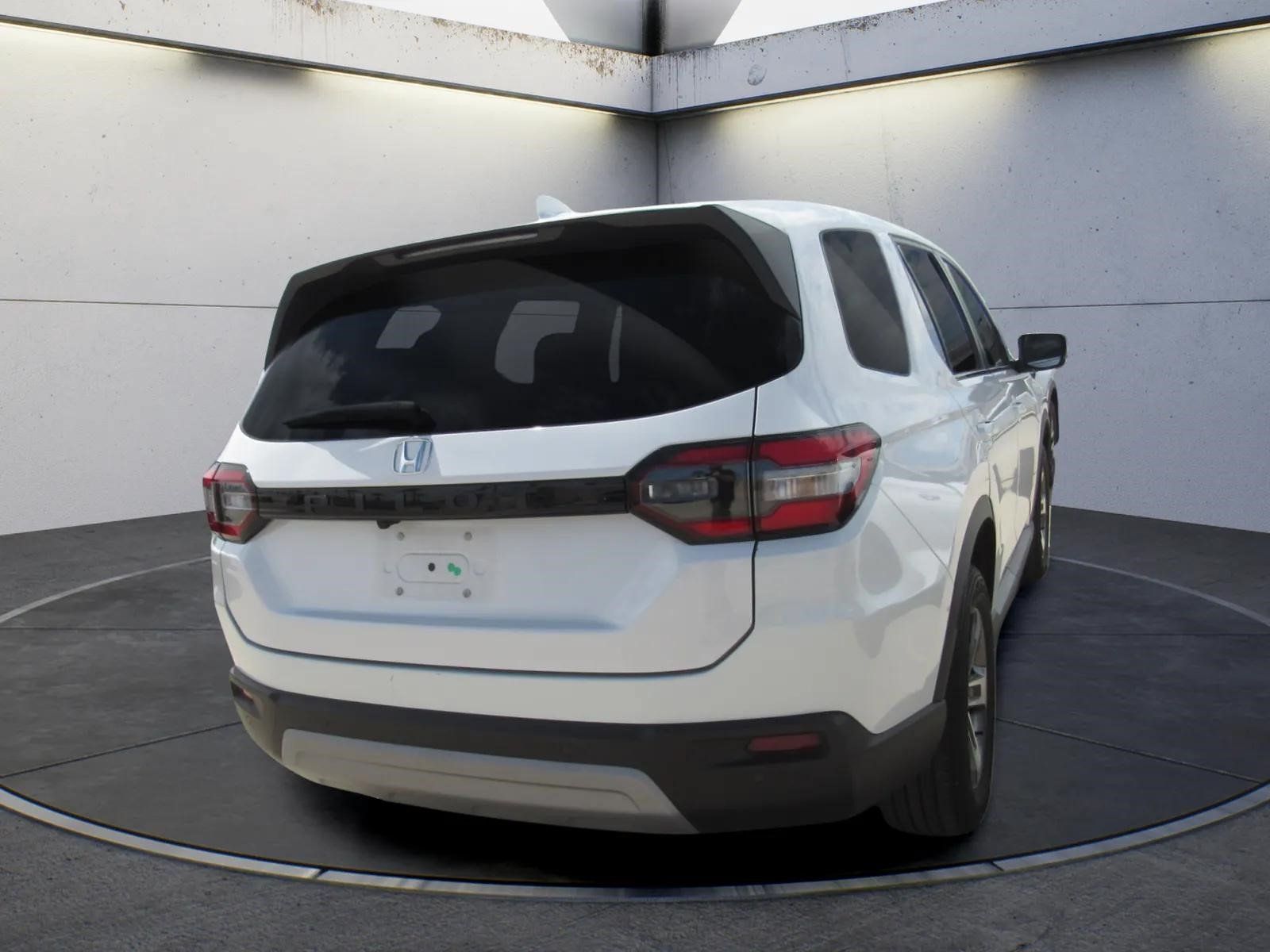 Used 2024 Honda Pilot EX-L image 3