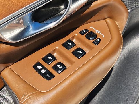 Used 2018 Volvo XC90 T6 Inscription w/ Convenience Package image 22