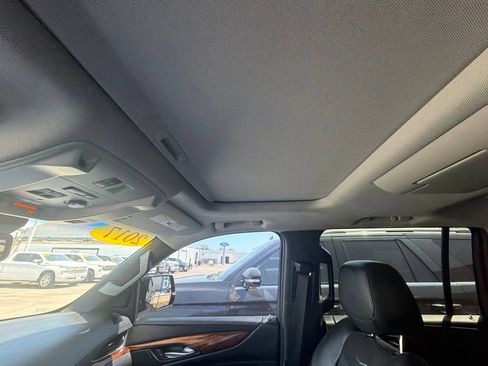 Used 2017 Cadillac Escalade ESV Premium Luxury RWD image 23