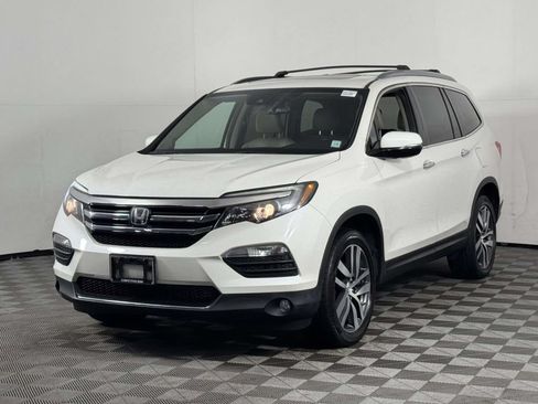 Used 2017 Honda Pilot Touring image 7