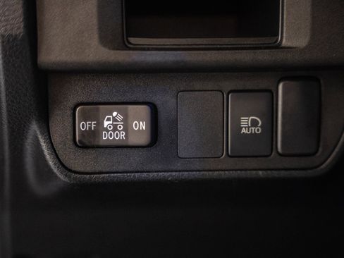 Used 2018 Toyota Tacoma SR5 AWD/4WD image 46