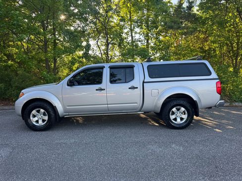 Used 2012 Nissan Frontier SV w/ SV Premium Utility Pkg AWD/4WD image 2