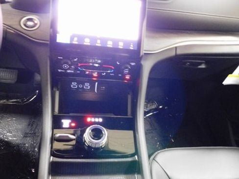 New 2025 Jeep Grand Cherokee L Limited w/ Black Appearance Package image 36