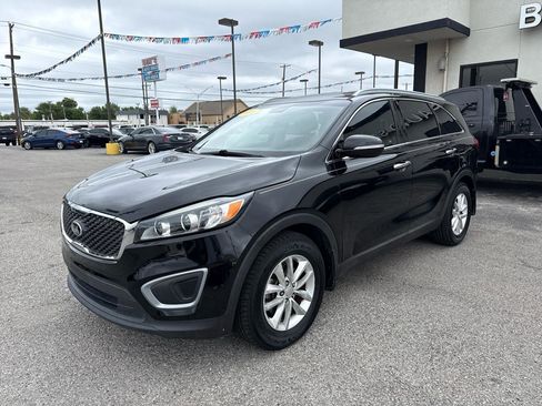 Used 2016 Kia Sorento LX w/ LX Convenience Package FWD image 2