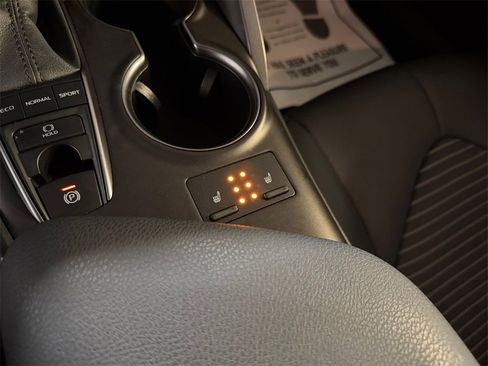 Used 2023 Toyota Camry SE w/ Cold Weather Package image 30