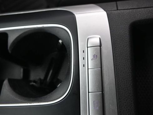 Used 2022 Kia Carnival LX FWD image 32