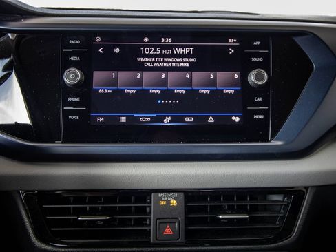Used 2023 Volkswagen Taos SE w/ Panoramic Sunroof Package FWD image 39