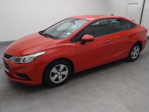 Used 2018 Chevrolet Cruze LS image 2
