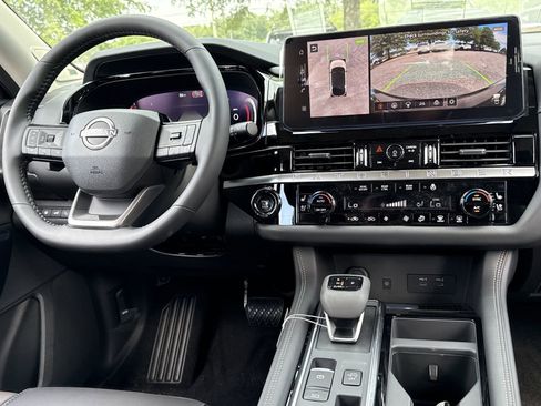 New 2026 Nissan Pathfinder Platinum FWD image 3