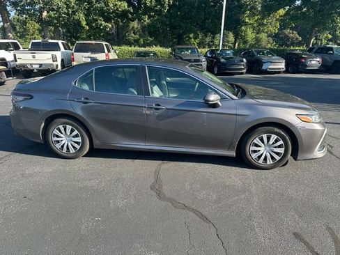 Used 2024 Toyota Camry LE FWD image 5