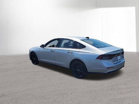 Used 2025 Honda Accord SE image 6