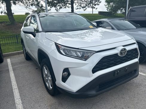 Used 2020 Toyota RAV4 XLE w/ XLE Grade Weather Package AWD/4WD image 3