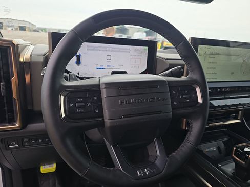 Used 2025 GMC Hummer EV 3X AWD/4WD image 10