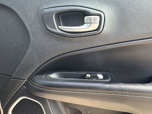 Used 2019 Jeep Compass Latitude image 30