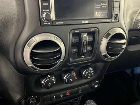 Used 2017 Jeep Wrangler Unlimited Sport image 20