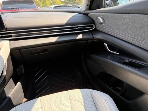 Used 2024 Hyundai Elantra Limited FWD image 39
