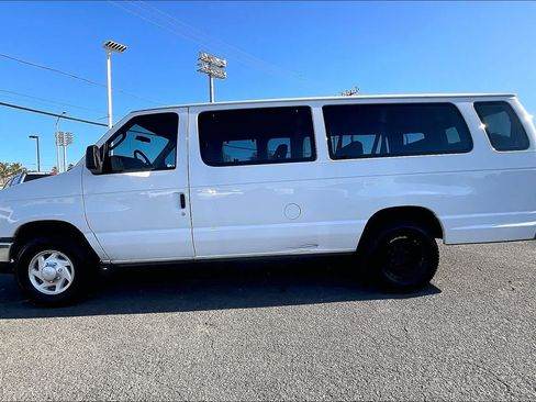 Used 2011 Ford E-350 and Econoline 350 XLT RWD image 3